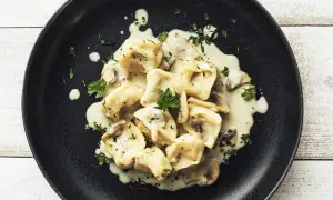 Tortellini z grzybami z czym podawać - najlepsze sosy i dodatki