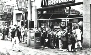 Kiedy był pierwszy McDonald's w Polsce? Zaskakujące fakty i historia