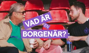 Två män sitter på läktaren och diskuterar vad en borgensman betyder.