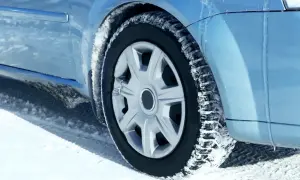 Kiedy zmienić opony na zimowe? Kluczowa zasada 7°C i co musisz wiedzieć