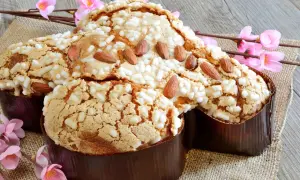 Colomba-Rezept: Osterkuchen in Taubenform, bestreut mit Mandeln und Zucker. Ein Fest für die Sinne!