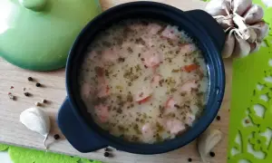 Ile kcal ma żurek z kiełbasą i ziemniakami? Zaskakujące wartości!