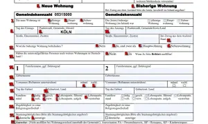 Formular Anmeldung. Sekcja "Neue Wohnung" zawiera dane dotyczące nowego miejsca zamieszkania, w tym adres w Kolonii. Meldunek jest kluczowy.