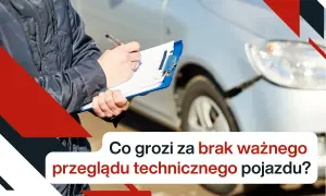 Osoba z notatnikiem obok samochodu. Co grozi za brak ważnego przeglądu technicznego pojazdu?