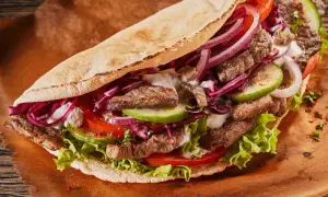 Czy kebab tuczy? Jak zamówić lekki i zdrowy kebab