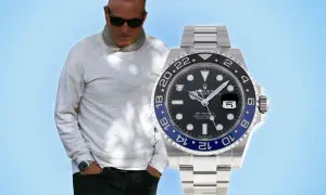 Bruce Springsteen, con su icónico estilo, luce un Rolex GMT-Master II.