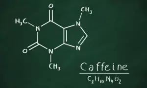 Struktura chemiczna kofeiny, wyjaśniająca, jak kofeina wpływa na organizm. Wzór C8H10N4O2.