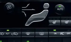 Bilens klimatanläggning med knappar för värme och kyla. Undrar du hur kallt det blir i bilen på vintern? Här kan du ställa in värmen.