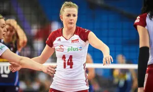 Joanna Wołosz, siatkarka o imponującym wzroście, w biało-czerwonej koszulce z numerem 14.