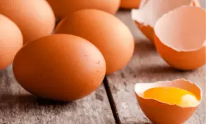 Czy jajka tuczą? Odkryj, jak wspierają Twoją dietę!