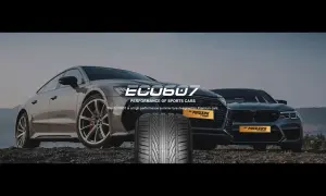 Dwa sportowe samochody i opona Mazzini ECO607 na pierwszym planie.