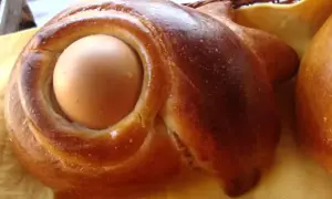 Sgute calabresi morbide con uovo, un dolce tradizionale che profuma di casa e di festa.