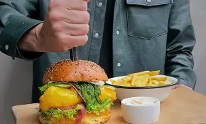 Co możemy znaleźć w burgerze? Odkryj nieznane składniki i wariacje