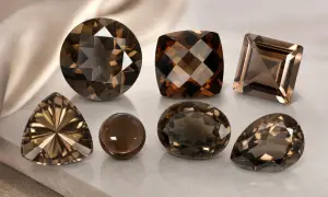 Varias gemas marrones de diferentes cortes y tamaños, como un tesoro terrenal.