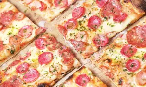 Jak zrobić cienkie ciasto na pizzę, które zawsze się udaje