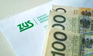 ZUS i banknoty 100 zł. Dokumenty ZUS i pieniądze symbolizują świadczenie wspierające punkty.