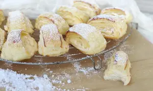 Pyszne ciasto półfrancuskie serowe - prosty przepis krok po kroku
