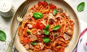 Pyszne spaghetti z tuńczykiem: Obiad w 15 min jak z włoskiej trattorii