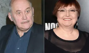 Grzegorz Warchoł z żoną, uśmiechnięta kobieta w okularach i mężczyzna z zaskoczonym wyrazem twarzy.