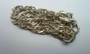 Gruba, srebrna bransoleta, idealna na sprzedaż w lombardzie. Sprawdź aktualną cenę srebra!