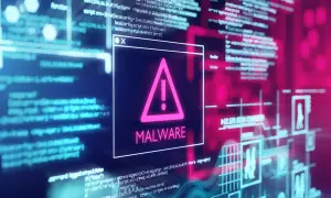 Okno z ostrzeżeniem o zagrożeniu MALWARE. W tle widać kod i schematy, sugerujące jak usunąć malware.