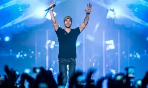 Ile trwa koncert Enrique Iglesias? Planuj swój wieczór!