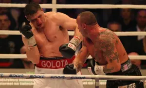Andrew Golota, były aktualny mistrz świata w boksie waga ciężka, w akcji na ringu.