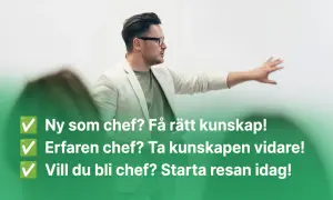 Man i kavaj pekar, texten lyder: Ny som chef? Få rätt kunskap! Erfaren chef? Ta kunskapen vidare! Vill du bli chef? Starta resan idag!
