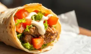 Kebab w tortilli: Kalorie pod lupą. Jedz świadomie!