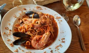 Gdzie zjeść w Marsaxlokk? Najlepsze restauracje z owocami morza