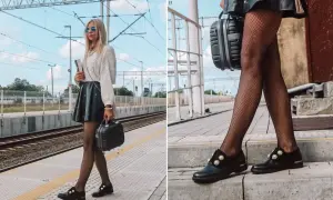 Stylowa kobieta na dworcu, w czarnych, ozdobnych mokasynach, które idealnie pasują do jej skórzanej spódniczki i rajstop w rybacką sieć.