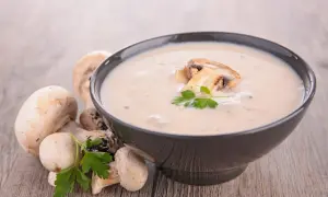 Ile kalorii ma zupa pieczarkowa? Zaskakujące wartości odżywcze