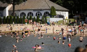 Od kiedy można się kąpać w morzu? Sprawdź temperatury i bezpieczeństwo