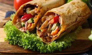 Kebab w tortilli: Ile kalorii i jak go odchudzić?