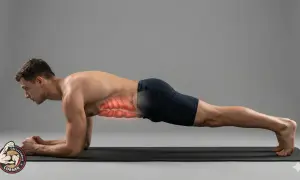 Un homme réalise un gainage latéral, muscles abdominaux mis en évidence, sur un tapis de fitness.