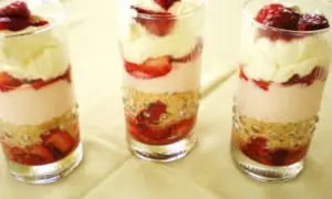 Erdbeer-Quark-Dessert: Einfache Rezepte & schnelle Zubereitung