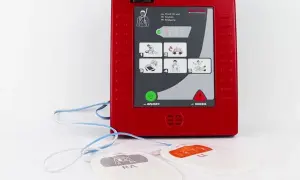 Jak działa defibrylator? Impuls elektryczny ratujący życie