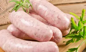 Jak parzyć białą kiełbasę? Soczysta i niepopękana sekretny przepis