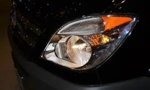 Reflektor Iveco Daily, gotowy do wymiany żarówki mijania.