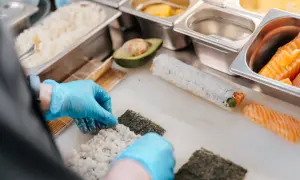 Co włożyć do sushi? Najlepsze składniki, które zaskoczą smakami
