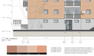 Fachada sur de edificio con revestimiento acrílico en tonos sate sika, mostrando detalles arquitectónicos y paleta de colores.