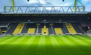 Pusta trybuna stadionu Signal Iduna Park, gdzie mieści się 81 365 kibiców.