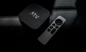 Podłącz telefon do TV kablem: 4K, zero lagów. Jaki wybrać?