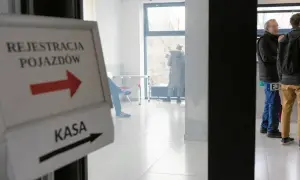 Tabliczka z napisem "Rejestracja pojazdów" i strzałką w prawo, obok "Kasa" ze strzałką w lewo.
