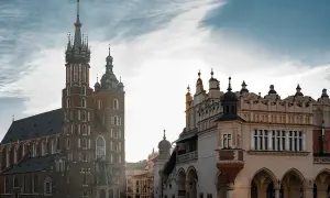 Bazylika Mariacka i Sukiennice na Rynku Głównym w Krakowie.