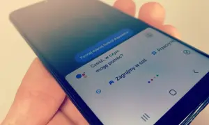 Jak włączyć wyszukiwanie głosowe na urządzeniach Android, iOS i Windows