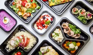 Catering dietetyczny vs. gotowanie: Co się bardziej opłaca?