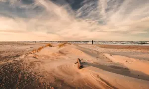 Łeba plaża wschodnia czy zachodnia - która jest lepsza dla Ciebie?