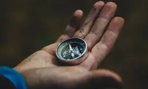 Kompas: Niezawodny przewodnik w terenie. Jak działa i dlaczego musisz go mieć?