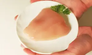 Ile kalorii ma 100 gram kurczaka? Zaskakujące różnice w kaloriach